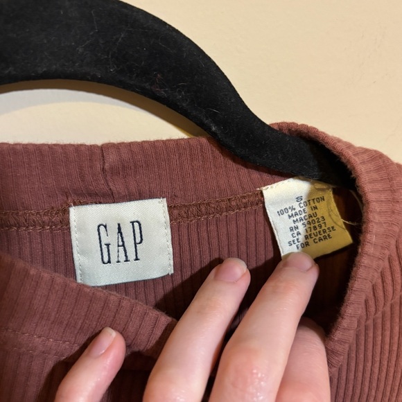 GAP Ribbed Mock Neck Top - Picture 5 of 5